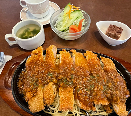 写真はチキンカツミート1,210円
